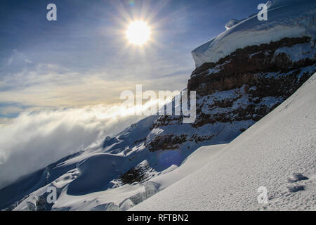 Einen atemberaubenden Blick auf einen Sonnenaufgang am Cotopaxi Vulkan, Ecuador Stockfoto