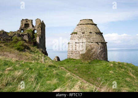 Dovecot und Dunure Castle, Ayrshire, Schottland, Großbritannien, Europa Stockfoto