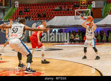 Montreux, Schweiz. 26 Jan, 2019. Final Four DER SWISS BASKET LIGA (SBL) CUP 2019 FRIBOURG OLYMPIC VS SAM MASSAGNO - Fribourg Olympic vs Sam Massagno am Pfad entführt Stadion in Montreux in der Schweiz, (Halbfinale) 26-01-2019. Quelle: Eric Dubost/Alamy leben Nachrichten Stockfoto