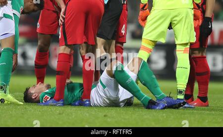 Bremen, Deutschland. 26 Jan, 2019. firo: 26.01.2019, Fußball, 1.Bundesliga, Saison 2018/2019 SV Werder Bremen - SG Eintracht Frankfurt verletzt, Verletzung Sebastian Langkamp | Verwendung der weltweiten Kredit: dpa/Alamy leben Nachrichten Stockfoto