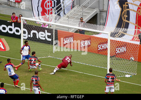 In Sao Lourenco Da Mata, Brasilien. 26 Jan, 2019. PE-in Sao Lourenco da Mata - 01/26/2019 - Nordosten Cup 2019, Santa Cruz vs Bahia - Bahia Spieler in der ersten Ziel werfen während der Match gegen Santa Cruz im Arena Pernambuco Stadium für die Copa do Nordeste 2019. Foto: Paulo Paiva/AGIF AGIF/Alamy Credit: Live-Nachrichten Stockfoto