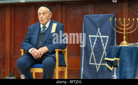 Brentwood, Essex, 26. Januar 2019 Holocaust-gedenktag Ereignis in Brentwood Essex mit Lautsprecher Leslie Kleinman Auschwitz überlebender. Kredit Ian Davidson/Alamy leben Nachrichten Stockfoto