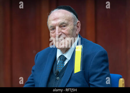 Brentwood, Essex, 26. Januar 2019 Holocaust-gedenktag Ereignis in Brentwood Essex mit Lautsprecher Leslie Kleinman Auschwitz überlebender. Kredit Ian Davidson/Alamy leben Nachrichten Stockfoto