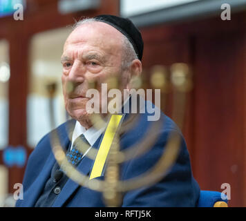 Brentwood, Essex, 26. Januar 2019 Holocaust-gedenktag Ereignis in Brentwood Essex mit Lautsprecher Leslie Klienman Auschwitz überlebender. Kredit Ian Davidson/Alamy leben Nachrichten Stockfoto