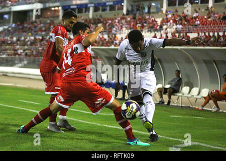 AL-Maceio - 01/26/2019 - Nordosten Cup 2019, CRB vs Cear-Matheus CRB player Schlachten Vitor Feij Ceara im King Pele Stadium für die 2019 im Nordosten Schale Meisterschaft. Foto: Itawi Albuquerque/AGIF Stockfoto