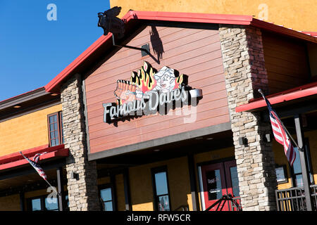 Ein logo Zeichen außerhalb eines berühmten Dave's Restaurant Lage in Woodbridge, Virginia, am 21. Januar 2019. Stockfoto