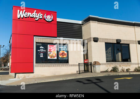 Ein logo Zeichen außerhalb des Wendy Fast Food Restaurant Lage in Woodbridge, Virginia, am 21. Januar 2019. Stockfoto