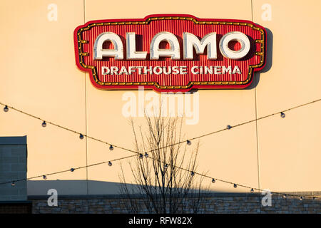 Ein logo Zeichen außerhalb eines Alamo Drafthouse Cinema Lage in Woodbridge, Virginia, am 21. Januar 2019. Stockfoto