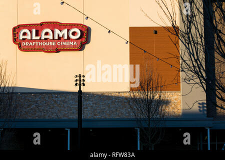 Ein logo Zeichen außerhalb eines Alamo Drafthouse Cinema Lage in Woodbridge, Virginia, am 21. Januar 2019. Stockfoto