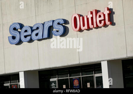 Ein logo Zeichen außerhalb von Sears Outlet Store in Woodbridge, Virginia, am 21. Januar 2019. Stockfoto