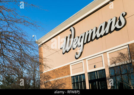 Ein logo Zeichen außerhalb eines Wegmans Food Markets Lebensmittelgeschäft in Frederick, Maryland, am 22. Januar 2019. Stockfoto