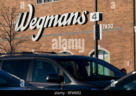 Ein logo Zeichen außerhalb eines Wegmans Food Markets Lebensmittelgeschäft in Frederick, Maryland, am 22. Januar 2019. Stockfoto