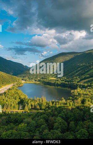 Blick auf Echo Lake von Artist's Bluff, Franconia Notch State Park, in den White Mountains, New Hampshire Stockfoto