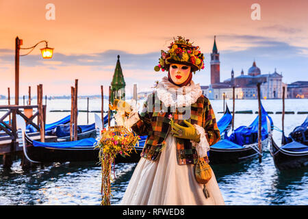 Venedig, Italien. Karneval in Venedig, wunderschöne Maske in der St. Mark's Square. Stockfoto