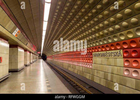 U-Bahnhof Staromestska in Prag Stockfoto