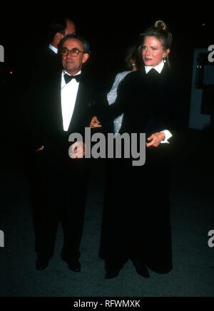 HOLLYWOOD, CA - 13. NOVEMBER: Regisseur Louis Malle, und Frau Schauspielerin Candice Bergen besuchen fünften jährlichen der Hollywood Entertainment Museum Legacy Awards am 13. November 1993 im Hollywood Palladium in Hollywood, Kalifornien. Foto von Barry King/Alamy Stock Foto Stockfoto