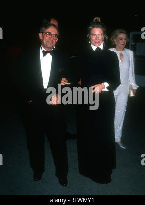 HOLLYWOOD, CA - 13. NOVEMBER: Regisseur Louis Malle, und Frau Schauspielerin Candice Bergen besuchen fünften jährlichen der Hollywood Entertainment Museum Legacy Awards am 13. November 1993 im Hollywood Palladium in Hollywood, Kalifornien. Foto von Barry King/Alamy Stock Foto Stockfoto