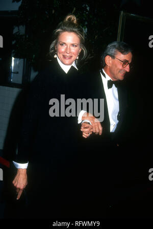 HOLLYWOOD, CA - 13. NOVEMBER: Regisseur Louis Malle, und Frau Schauspielerin Candice Bergen besuchen fünften jährlichen der Hollywood Entertainment Museum Legacy Awards am 13. November 1993 im Hollywood Palladium in Hollywood, Kalifornien. Foto von Barry King/Alamy Stock Foto Stockfoto