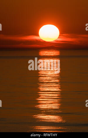 Schönen Sonnenuntergang in Kola Bucht, Murmansk, Rußland, Europa Stockfoto