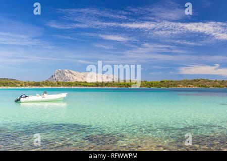 Angelegtes Boot von Cala Brandinchi, San Teodoro, Olbia Tempio Provinz, Sardinien, Italien, Mittelmeer, Europa Stockfoto