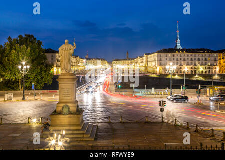 Anzeigen von Pont Vittorio Emanuele von Kirche Gran Madre di Dio bei Dämmerung, Turin, Piemont, Italien, Europa Stockfoto