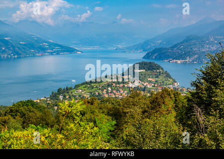 Blick auf Bellagio, Comer See und Vezio Abstand, Provinz Como, Comer See, Lombardei, Italienische Seen, Italien, Europa Stockfoto