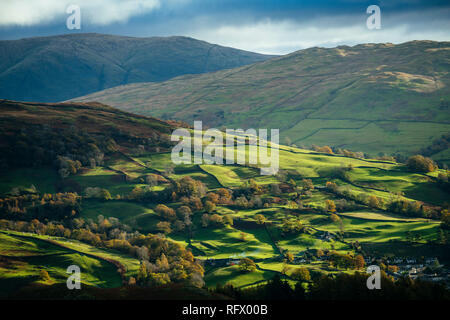 Blick auf Herbst Dämmerung von Loughrigg fiel, Lake District National Park, UNESCO-Weltkulturerbe, Cumbria, England, Vereinigtes Königreich, Europa Stockfoto