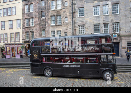 Edinburgh Double Decker Bus für Ghost Tours um Edinburgh, Schottland, Großbritannien Stockfoto