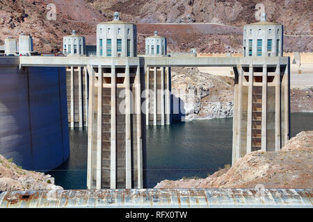 Hoover Dam Wasserkraftwerk an der Grenze zwischen Nevada und Arizona in den Vereinigten Staaten von Amerika Stockfoto