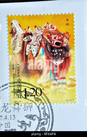 CHINA - ca. 2007: einen Stempel in China gedruckt zeigt 2007-8 Drachen- und Löwentanz (gemeinsame Ausgabe von China und Indonesien), ca. 2007, ca. 2007 Stockfoto