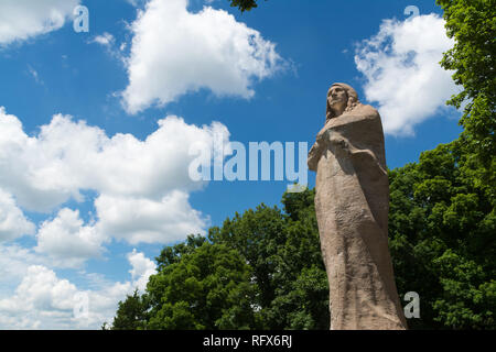 Chief Black Hawk Statue in Lowden State Park an einem schönen Tag im Sommer. Astoria, Oregon, USA Stockfoto