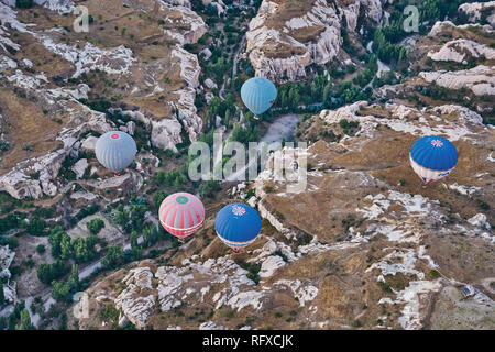 Ein ganz normaler Tag in Kappadokien mit Ballons, Türkei Stockfoto