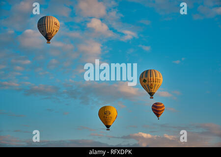 Ein ganz normaler Tag in Kappadokien mit Ballons, Türkei Stockfoto