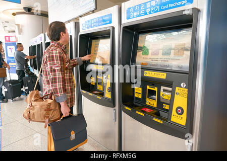 INCHEON, Südkorea - ca. Mai 2017: ticketing Kioske, AREX Incheon International Airport Station Stockfoto