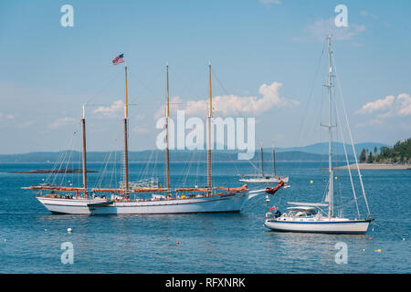Segelboote im Hafen von Bar Harbor, Maine Stockfoto