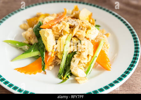 Gebratene Nudeln mit Tofu, Chow Mein, chinesische Küche Stockfoto