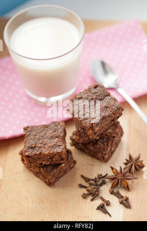 Gesunde paleo Brownies mit Mandelmilch Stockfoto