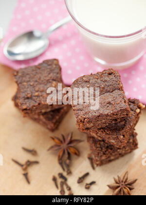 Gesunde paleo Brownies mit Mandelmilch Stockfoto