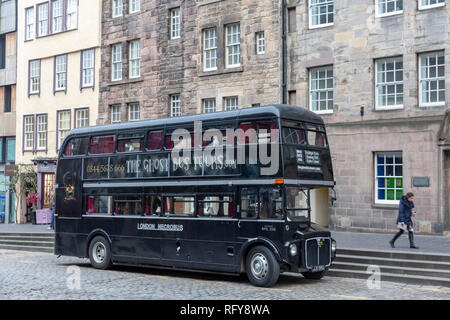 Edinburgh Double Decker Bus für Ghost Tours um Edinburgh, Schottland, Großbritannien Stockfoto