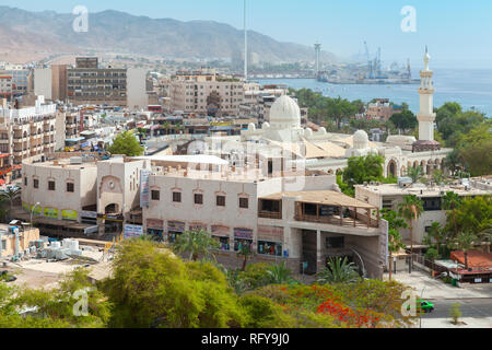 Aqaba, Jordanien - Mai 18, 2018: Stadtbild von Aqaba am sonnigen Sommertag, Sharif Hussein Bin Ali Moschee und dem alten Hafen Bezirk Stockfoto