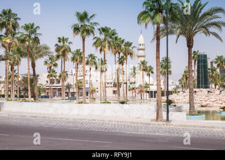 Aqaba, Jordanien - 19. Mai 2018: Dawood Moschee. Aqaba mit Weiße Moschee am sonnigen Sommertag Stockfoto