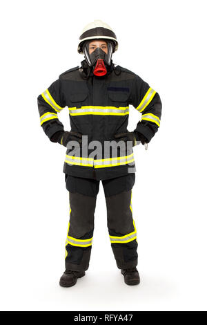 Feuerwehrmann mit Maske und Schutzanzug auf weißem Hintergrund Stockfoto