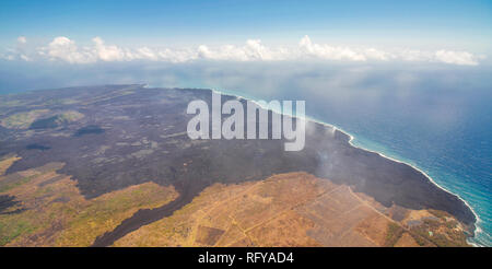 Bird view Bild zeigt die Küste von Big Island, Hawaii, an der Volcano National Park Stockfoto