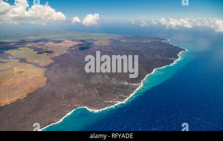 Bird view Bild zeigt die Küste von Big Island, Hawaii, an der Volcano National Park Stockfoto