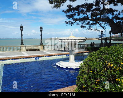 Brunnen im Park und Garten Alameda Apodaca - Cádiz - Andalusien - Spanien Stockfoto