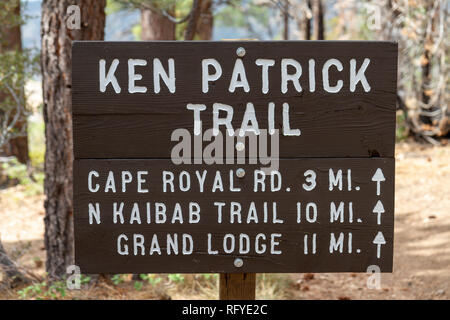 Ken Patrick Trail Distanz Aushang am Grand Canyon North Rim, California, United States. Stockfoto
