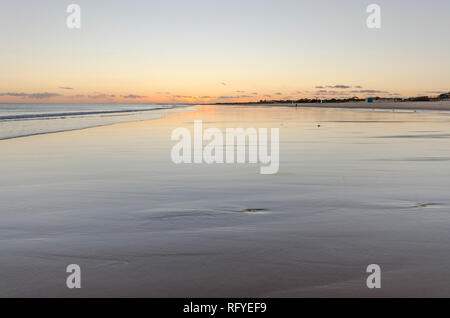 Ebbe und Flut, Feuchtgebiete, am Strand, Atlantik, dring Sonnenuntergang, Sonnenaufgang, Algarve, Portugal, Europa Stockfoto