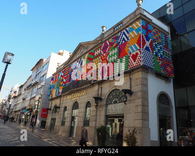 Kacheln verzierte Fassade der Via Catarina Einkaufen in Porto - Portugal Stockfoto