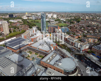 Luftaufnahme von Gunwharf Quays, Portsmouth, Hampshire, England, Großbritannien Stockfoto