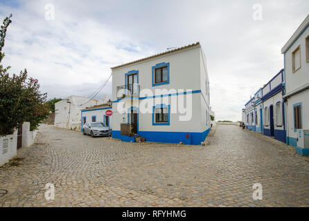 Cacela Velha Portugal. gepflasterten Gassen in kleinen portugiesischen Stadt auf Cacela, Algarve, Portugal, Europa. Stockfoto